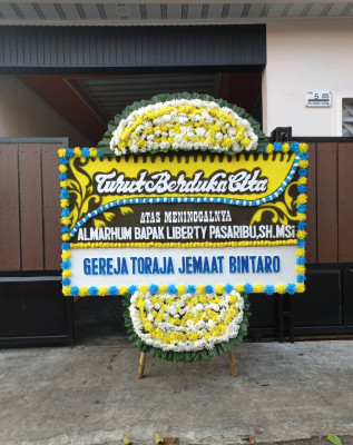 Papan Bunga Duka di Padang Batung