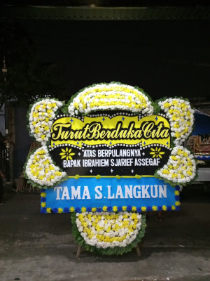 Papan Bunga Duka di Padang Batung